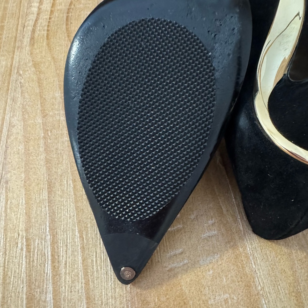 Stuart Weitzman Classic Black Heels - Picture 9 of 11